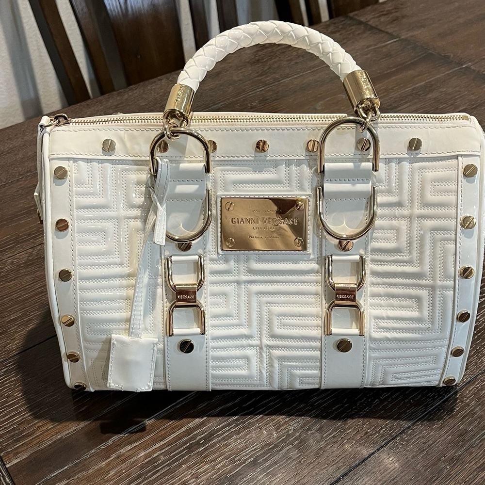 Gianni Versace Guilted Patent Leather handle bag white,like new, beautiful ✨